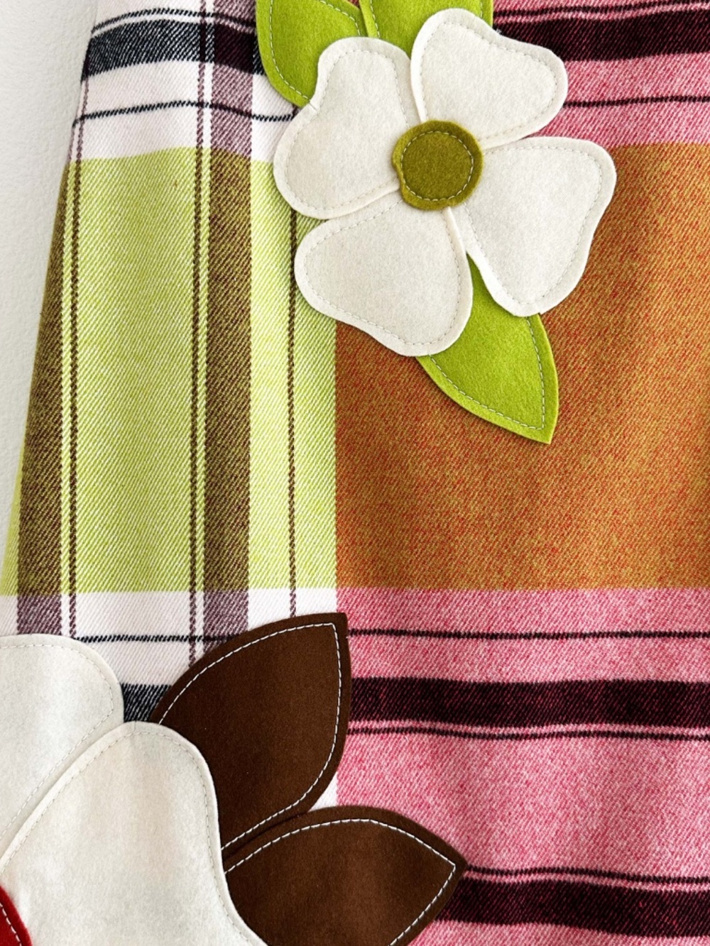 Moschino Plaid Wool Mini Skirt Floral Felt Appliqué Made in Italy Size US 8 - Picture 4 of 10